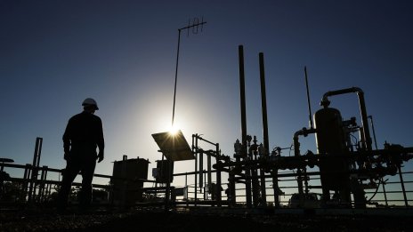 Петролните пазари реагират предпазливо на новините от Близкия изток*