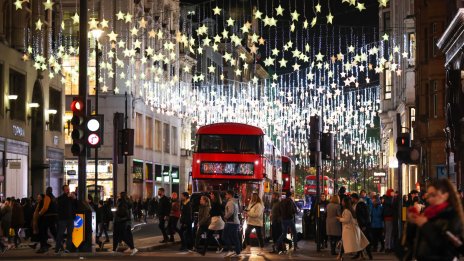 Кризата с издръжката на живот свива коледните покупки на потребителите във Великобритания