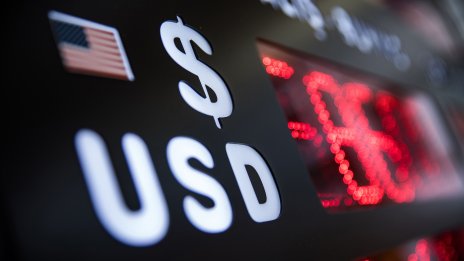 Могат ли криптовалутите да свалят короната на долара? Според Morgan Stanley и да, и не