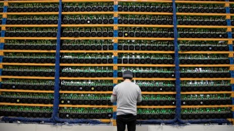 Финансовите регулатори трябва да достигнат темпа на развитие на дигиталните валути