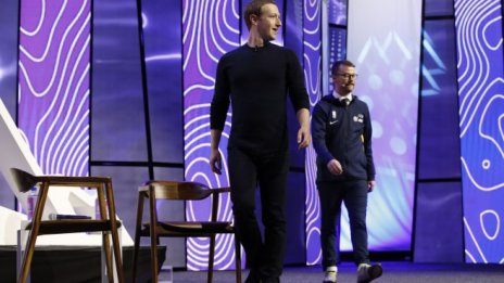 Зукърбърг отново прехвърля отговорността на други