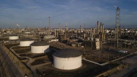 Забавянето на инфлацията в САЩ и силното търсене повишават цените на петрола*