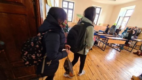 По 300 лв. помощ за над 100 хил. семейства с деца, записани в I и в VIII клас