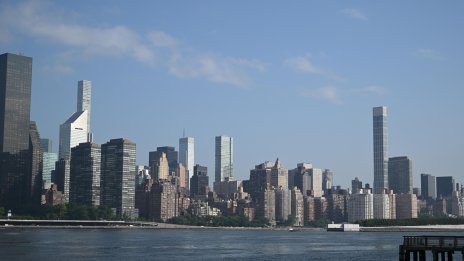 Купувачи с много кеш поглеждат все повече към проблемни имоти в САЩ