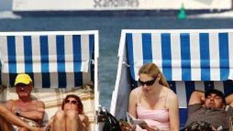 С 4% повече са пътуванията на българи зад граница през март