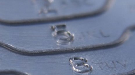 Global Net: Пазарът на мобилни телефони в България се сви с 20% през 2010 година