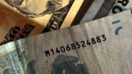 Доларът потъна до 3-годишно дъно в очакване на решенията на Фед