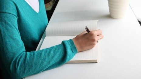 Правителството ще рекламира българските университети в чужбина