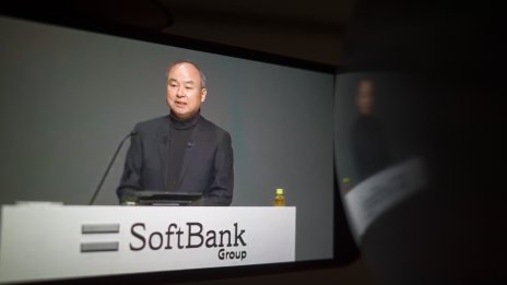 Основателят на SoftBank е „пристрастен потребител“ на ChatGPT