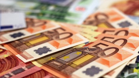 Костадинов: Струва си да се поразсъждава и върху въпроса дали еврото и еврозоната са вечни
