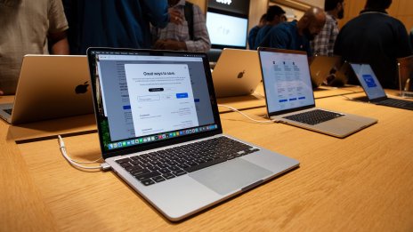 Apple повишава цените на компютрите с новите линии на MacBook Pro и Airж