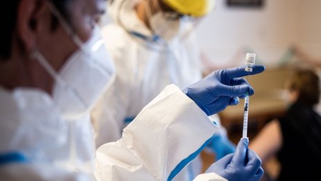 Pfizer: Работим по ваксина за южноафриканския щам