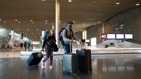 Пътуванията на българи в чужбина са се свили с 50% през декември