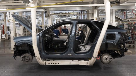 Проблеми в съвместно предприятие забавят производството на електромобили Peugeot