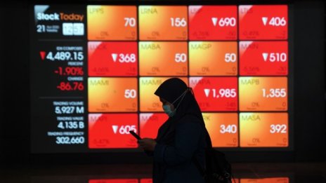 Японската фондова борса възобнови търговията в петък с понижения