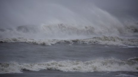 Всички сме в бурята на Covid-19, но в различни лодки