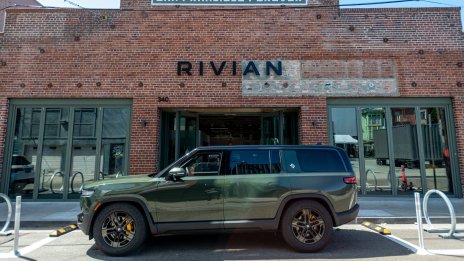 Политиките на Тръмп срещу зелените технологии причиняват болка на Rivian