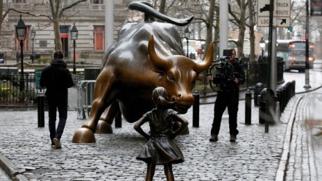 На Международния ден на жените малко момиче се изправи срещу бика на Wall Street