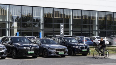 Тримесечните продажби на BMW падат заради слабото представяне в Китай