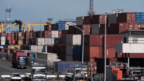 Силният японски износ подкрепя изпадналата в рецесия икономика на страната