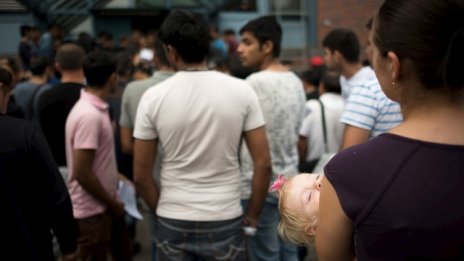 Томас де Мезиер: Германия очаква 800 000 имигранти тази година