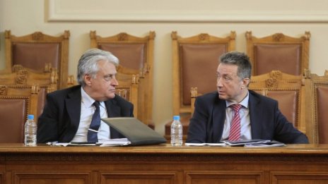 Недосегаем ли е главният прокурор, питат депутати