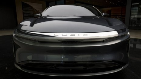 Lucid се стреми да копира формулата на Tesla за финансов и пазарен успех