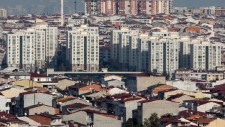 Спадът на лирата тласка продажбите на жилища на чужденци в Турция до рекорд