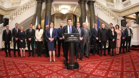 Политолог: Правителството трябва да се справи с кризите, но и да планира бъдещето 