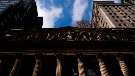 Dow&nbsp;загуби над 150 пункта след по-слабото забавяне на темпа на инфлацията