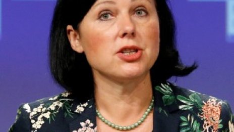 ЕК планира да предостави повече правомощия на потребителите да съдят компании