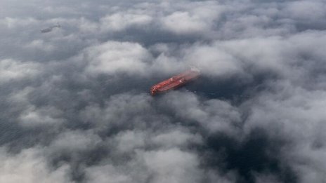 Петролните игри на Русия: "Танкери близнаци" с нови имена опитват да заобиколят санкциите