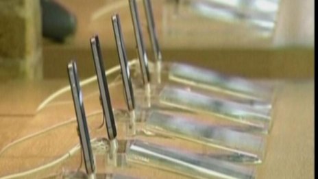 Едно зарядно ще зарежда всички телефони след 2017 г.