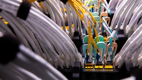 Процъфтяващият пазар на центрове за данни подкрепи силно Schneider Electric