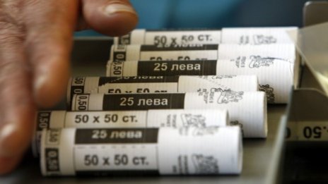 Необслужваните бързи кредити намаляват вече осмо поредно тримесечие