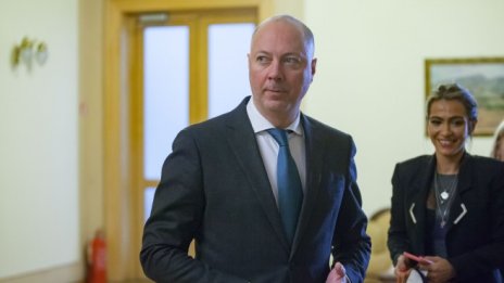 Р. Желязков: До края на юли може да бъде избран концесионер на Летище София
