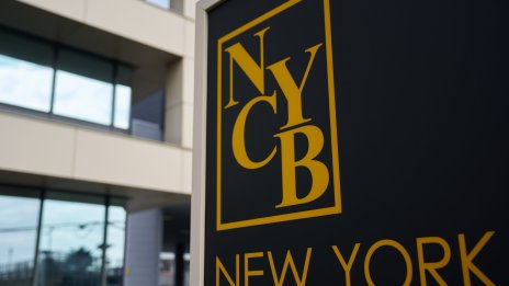 Банкови проблеми съживиха опасенията за пазара на бизнес имоти в САЩ