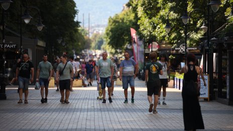 Празните площи на бул. "Витоша" се увеличават, в ритейл парковете почти липсват
