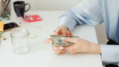 Европейците са спестявали близо 13% от доходите си през 2022 г.