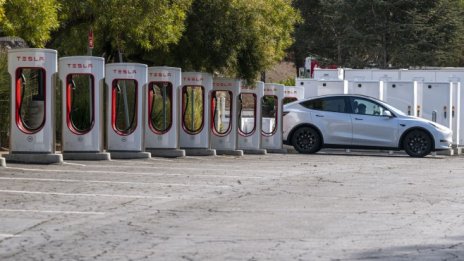 Зареждането на германските зарядни на Tesla поскъпва осезаемо