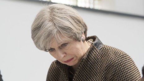 Тереза Мей се готви за война с Джеръми Корбин в социалните мрежи