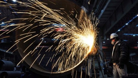 ЕК въвежда временни предпазни мерки върху вноса на стоманени изделия