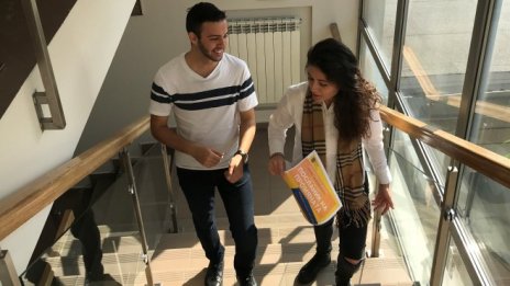 Студенти от ВУЗФ търсят посланика на промяната