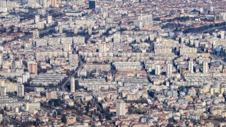 Бързи сделки със спестени средства доминират на българския имотен пазар