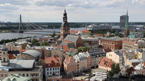 Латвия забрани на руски и беларуски граждани да купуват имоти в страната