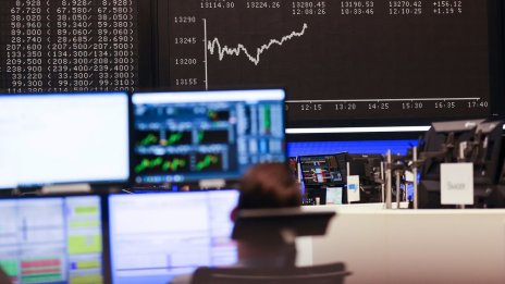 Анализатор: Силната волатилност на пазарите не е напълно отминала