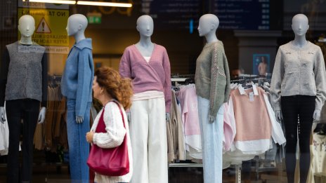 Изкуственият интелект помага на модната индустрия да намали непродадените стоки