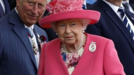 И богатството на кралица Елизабет II пострада от проблемите на търговските улици
