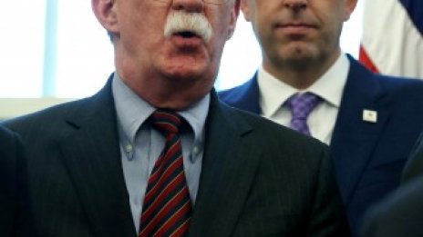 Как отстраняването на Джон Болтън ще промени американската външна политика?