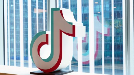 ЕС започва разследване за модерирането на съдържанието и на TikTok